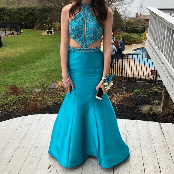 Prom dress - Picture 1 of 2